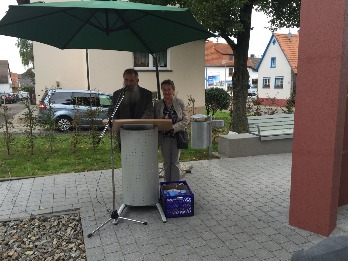 Barbara Jäger und OMI Riesterer, Waldenserplatz Palmbach 2015 Barbara Jäger und OMI Riesterer, Waldenserplatz Palmbach 2015